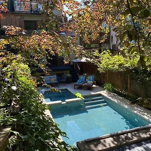 Holiday home Superb Home:heated Pool-hot Tub Open 365days, Toronto